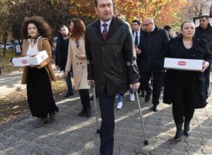 «Мы» угощает ереванцев