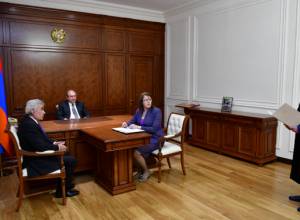 Церемония клятвы судьи в резиденции президента