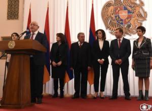 LIVE. MPs receive parliament mandates by solemn ceremony