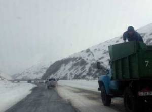 На автомобильных дорогах местами гололедица