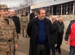 Գագիկ Ծառուկյանը մարզագույք եւ մարզասարքեր է նվիրաբերել Արցախի զորամասին