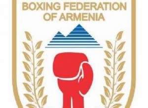Գեւորգ Լոռեցյանը նամակ է գրում, իսկ Արթուր Գեւորգյանը սելֆի է անում