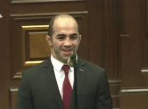 Գուցե կարելի է գնել  ավելի որակյալ և գեղեցիկ մարզահագուստ. Ջուլֆալակյանի հարցը