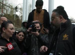 Напряженная ситуация на территории около Оперы: кафе демонтируют