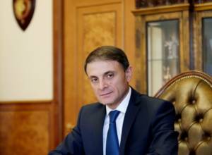 Շտապ հավաք էր. Օսիպյանը քաղաքացիների կողմից դատարանների  մուտքերի փակման մասին