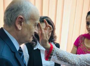 Будущие индийские врачи отметили день цвета