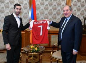 Armen Sarkissian holds meeting with Henrikh Mkhitaryan