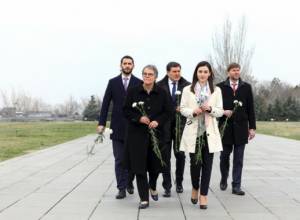PACE President Liliane Maury Pasquier honors Armenian Genocide victims at Yerevan memorial