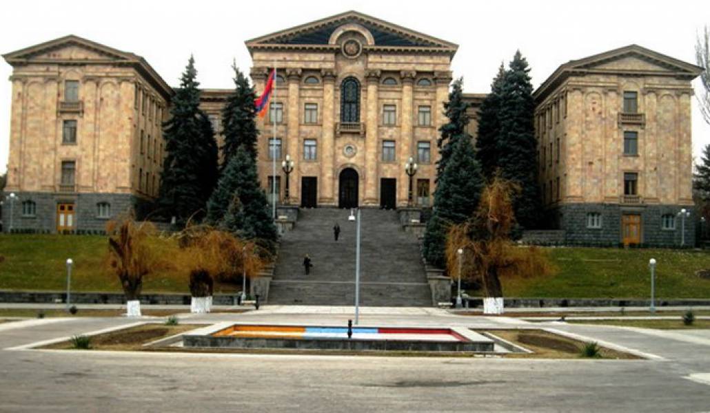azgayin_joghov-1