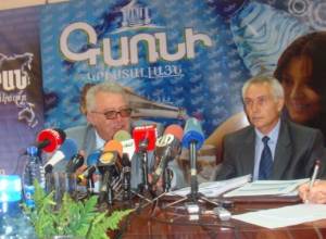 Кроты тащат семенной материал