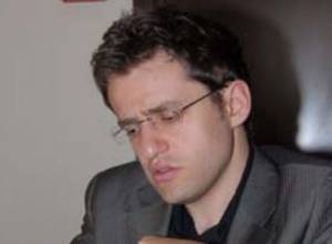 Левон Аронян сыграл вничью