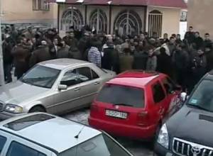 Полицейские пытались запугать водителей