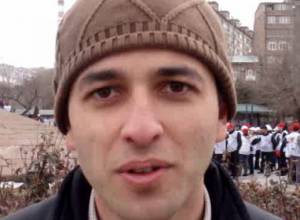 Молодежь разожгла костер