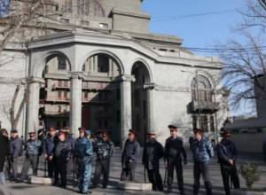 Идут, чтобы завоевать обратно площадь Свободы.