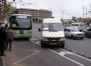 На остановках – резиновые консоли