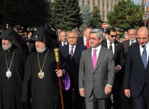 Торжественный парад в Степанакерте