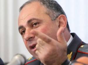 Подал в отставку?