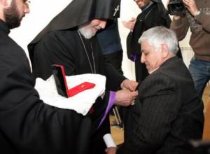 В Первопрестольном Эчмиадзине вручили ордена