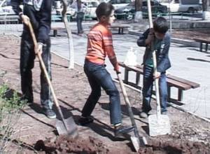 Чистят Ереван