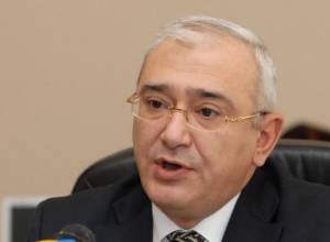 Какое должностное лицо агитировало в пользу АНК?