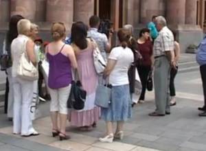 Сидячая забастовка у здания Правительства