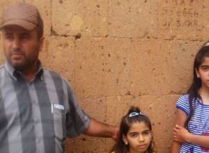 Голодовка перед зданием полиции