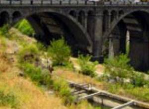 Житель села Мргаван - под мостом