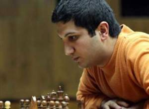 Тигран Котанджян единолично лидирует