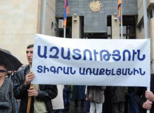 Судья удалился в Совещательную комнату