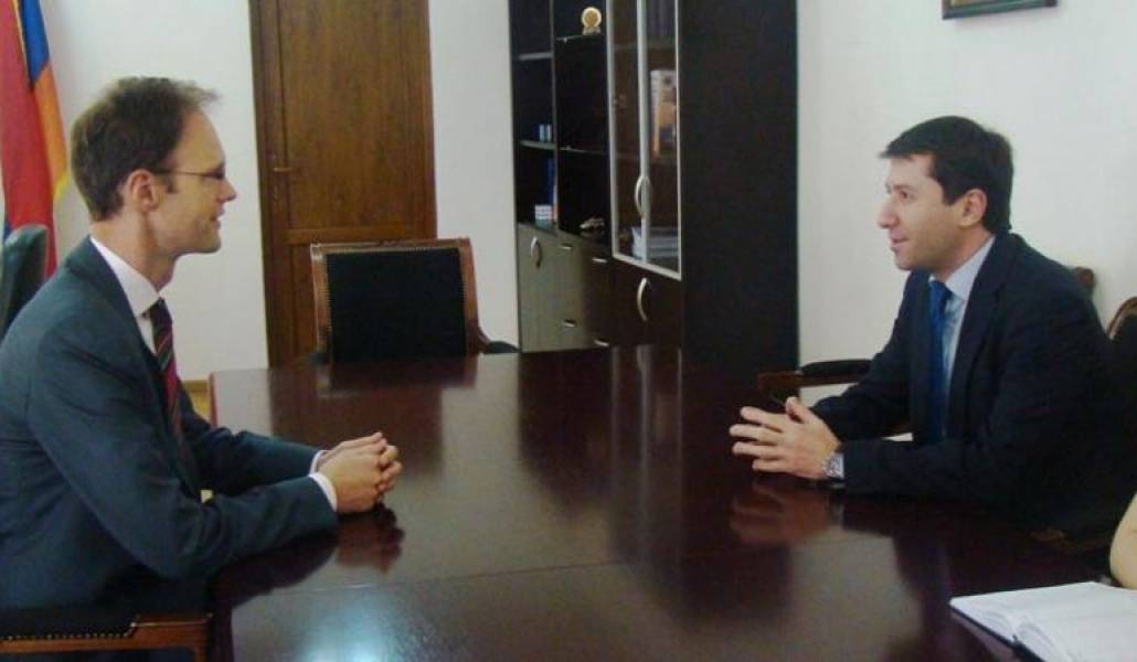 545cb72b95e5892e34ca9e45b375df39