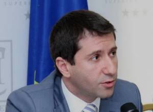 Омбудсмен предлагает подождать