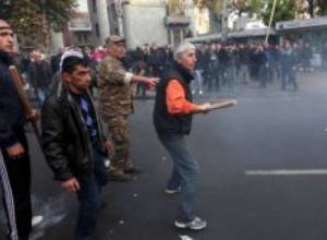 От попытки захвата НС до молитвенного движения