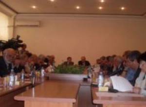 "Старое  здание Звартноца не следует сносить"