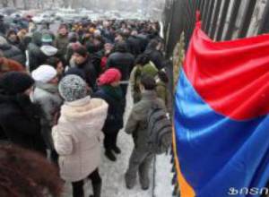 Участники акции попробовали зайти в НС