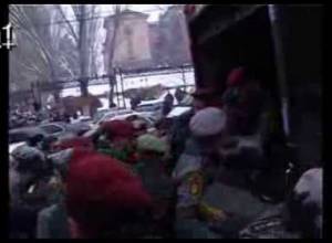 ԱԺ դիմացից բերման են ենթարկում