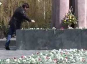 01.03.09. Near Myasnikyan statue