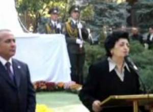 Ազգային ժողովի բակում