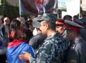 Դատարանի առջեւ