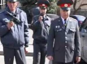 Սահմանադրական դատարանի դիմաց