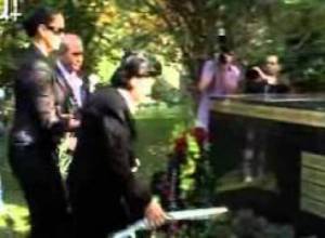 ԱԺ պատգամավորները 27-ի հուշարձանի մոտ