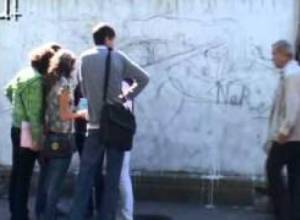 Երեւանի պատերին...