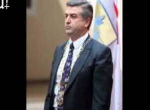 Քաղաքապետը երդվեց