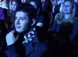 Էմմին երգեց