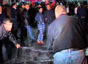 Մնացին Ազատության հրապարակում