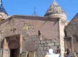 Փարթամ բուսականություն` Գոշավանքի գմբեթներին