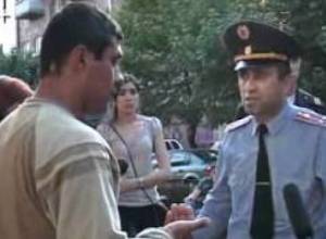 Policemen visit hunger striker