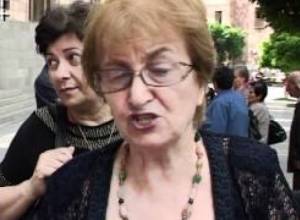 Կոնդի բնակիչները` կառավարության մոտ