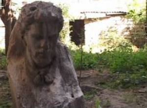 Ներխուժել են քանդակագործի բակ