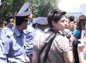 Բողոքի ակցիա նախագահականի դիմաց