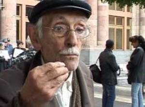 Հորդորում է փրկել իր կտավները